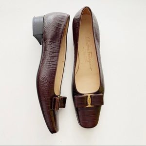 SALVATORE FERRAGAMO Bow Croc Brown Heels 8 Narrow